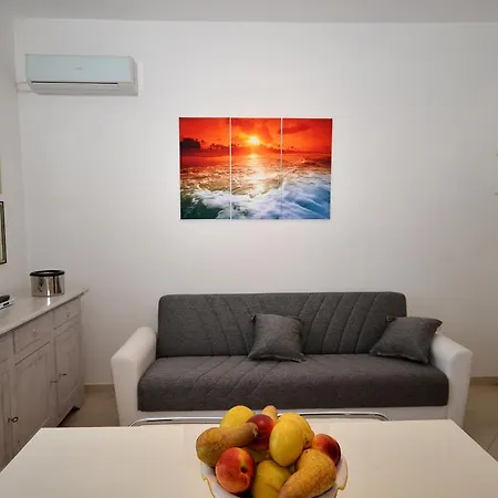 Casa Gialla Apartment *
